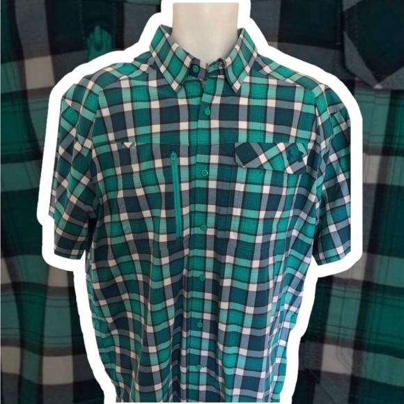Under Armour Men's Large (L) Green Plaid Vented Moisture Wick Button Camp Shirt - Picture 3 of 7